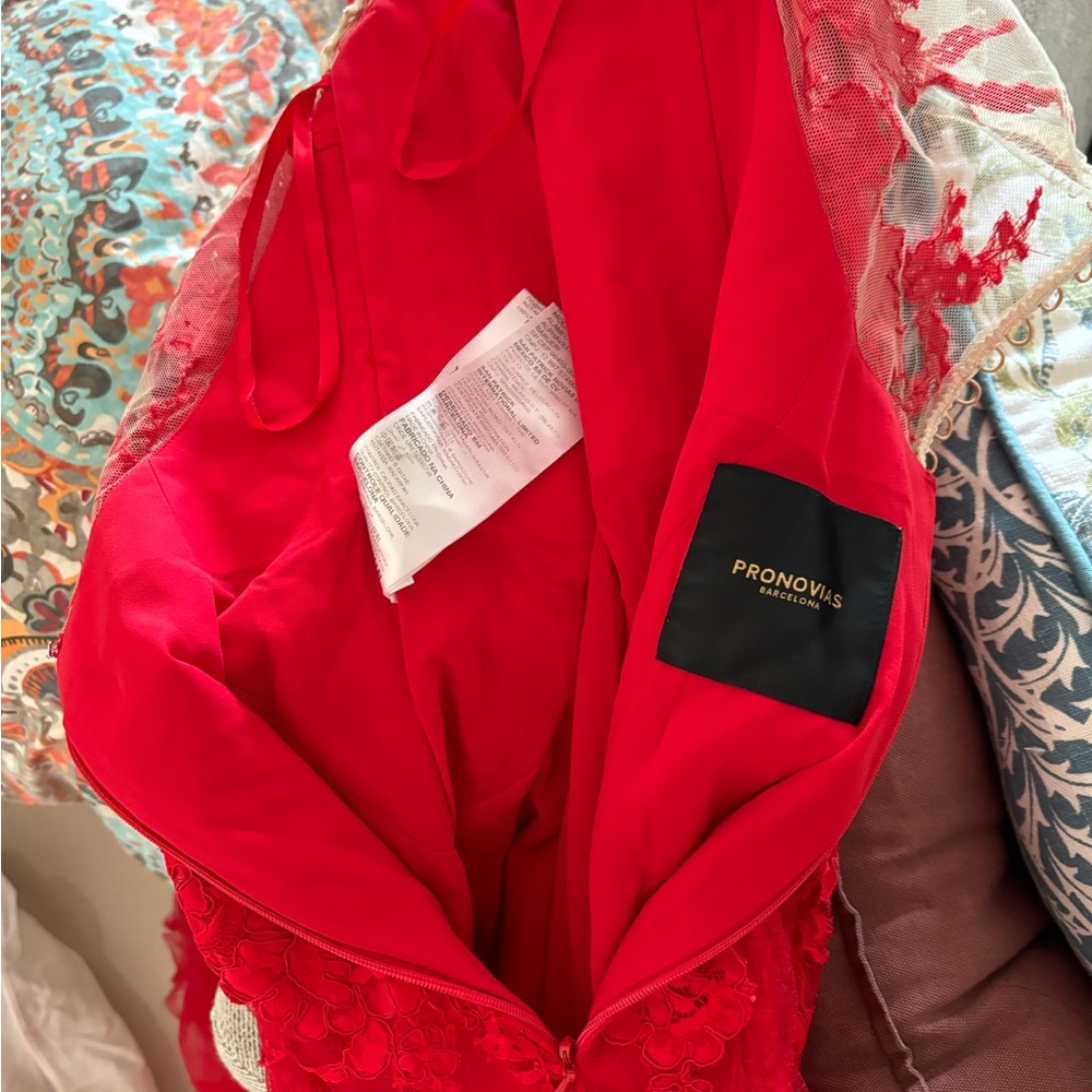 Pronovios red ball gown - Picture 8 of 8